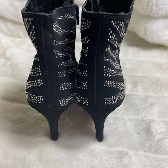 Me too  Eliza black faux suede ankle boots embellished with  silver studs SZ11M - Picture 4 of 11